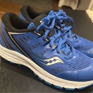Saucony Boys size 2.5 Blue Running Shoes